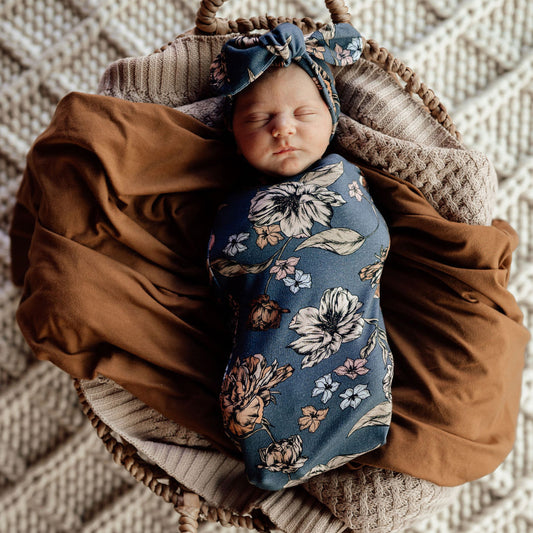 Belle Organic Snuggle Swaddle & Topknot Set